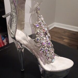 Elegant Silver Women's Heels with Crystal Embellishments